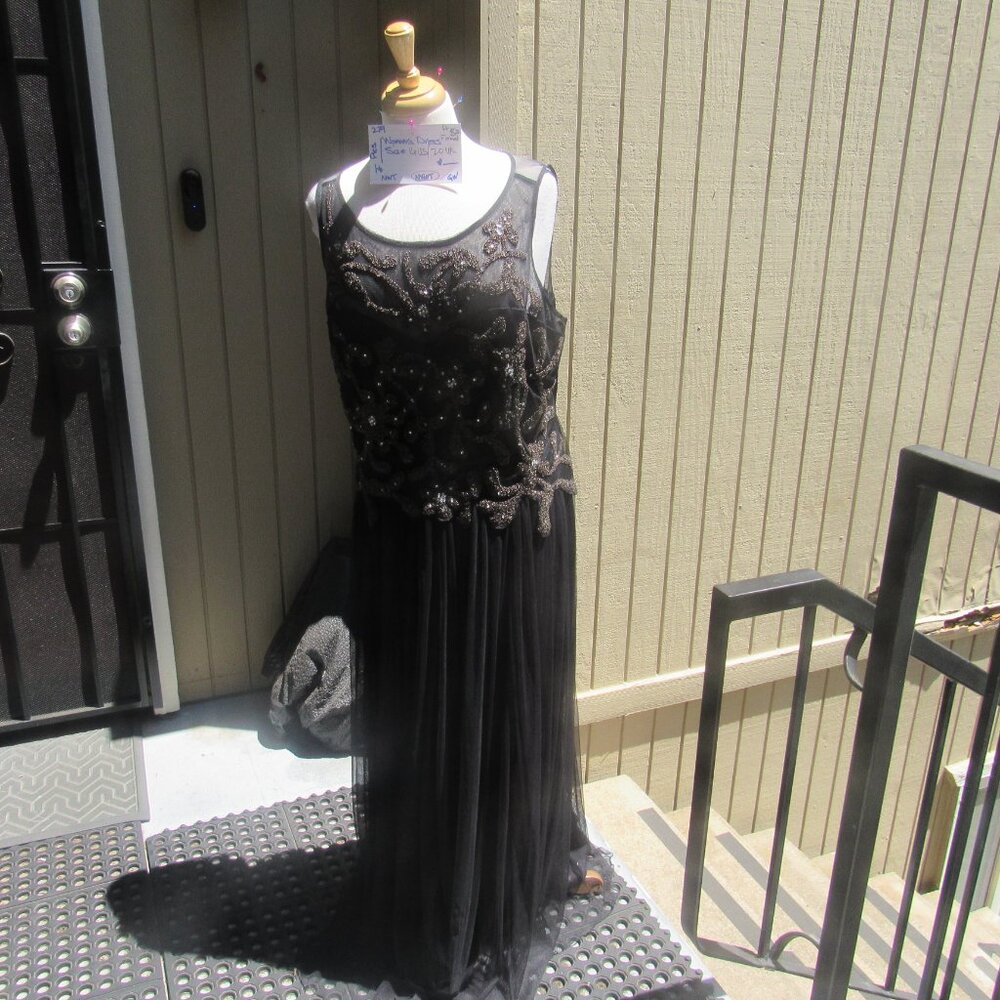 #279. WOMEN'S BLACK CHIFFON EVENING GOWN BY HOLLY WILLOUGHBY   (SIZE 16US/20UK)